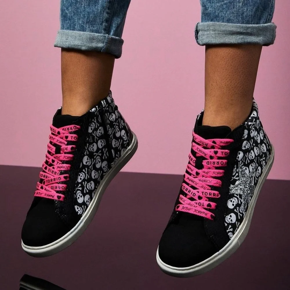 Torrid x Betsey Johnson Black glitter hi top Skull Sneakers, size 8 wide - Picture 1 of 2